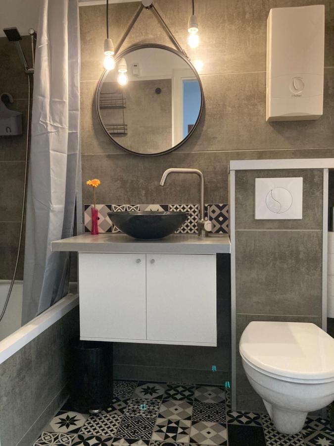 Living At Saarpartments -Adults Only- 2 Bedroom, Netflix - Business & Holiday Apartments For Long- And Short Term Stay, 3 Min To Train Station, Secure E-Bike Parking! ซาร์บรึคเคน ภายนอก รูปภาพ