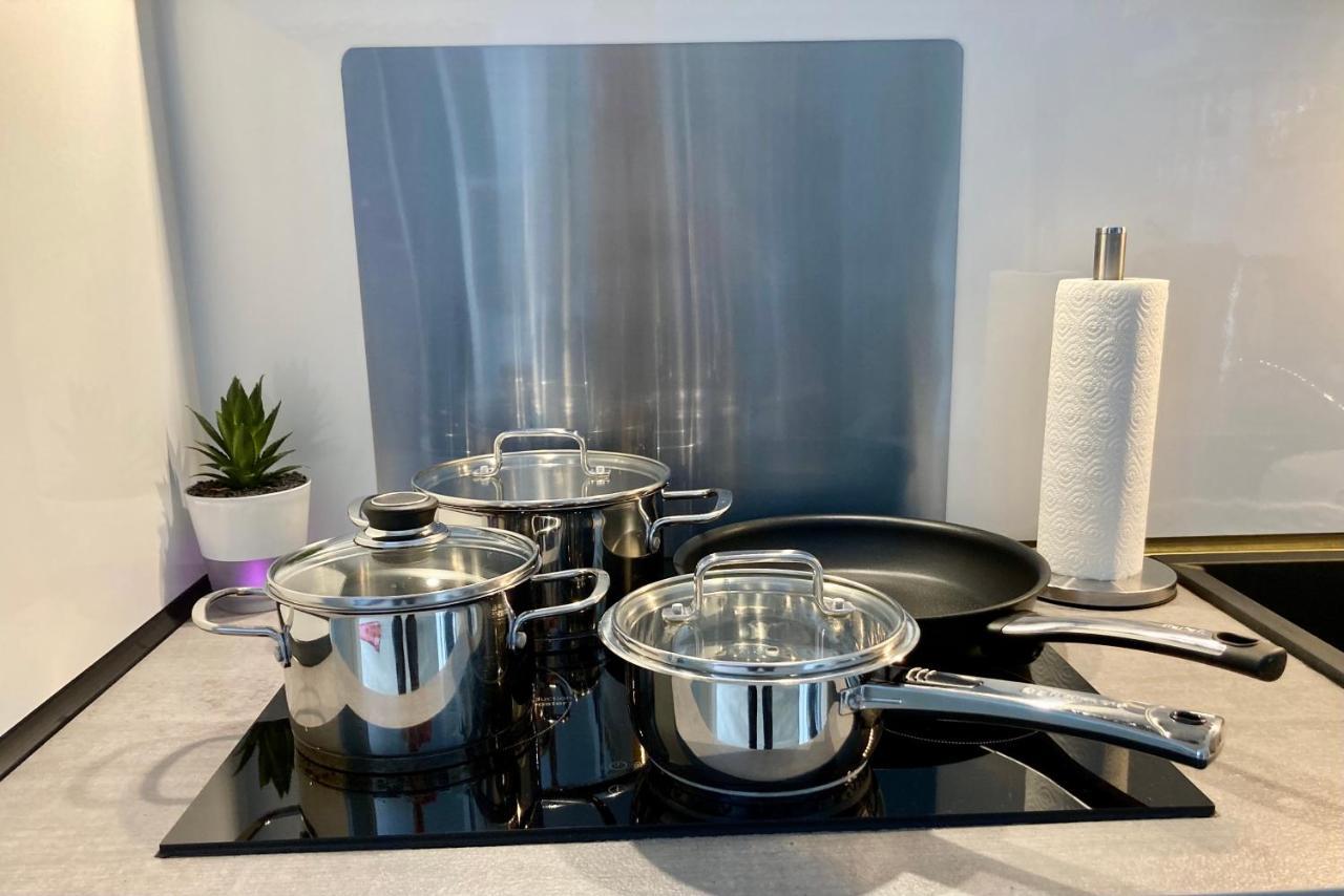 Living At Saarpartments -Adults Only- 2 Bedroom, Netflix - Business & Holiday Apartments For Long- And Short Term Stay, 3 Min To Train Station, Secure E-Bike Parking! ซาร์บรึคเคน ภายนอก รูปภาพ